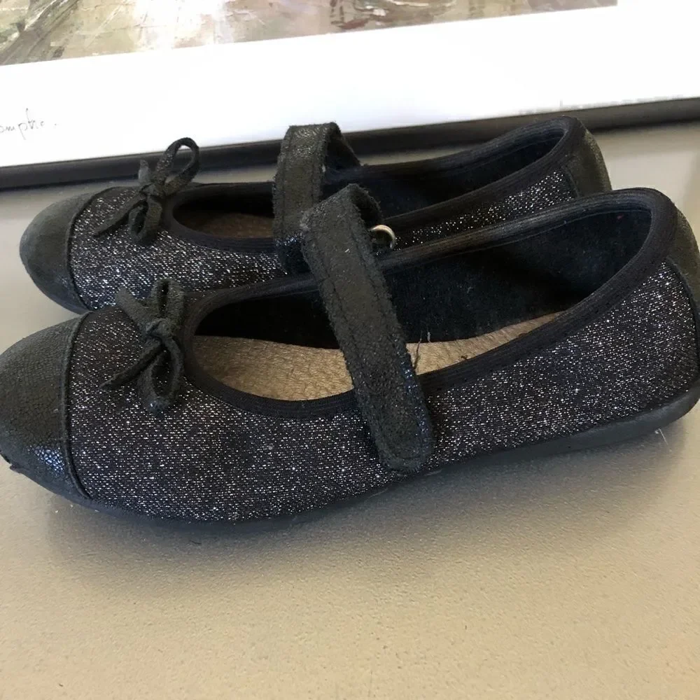 Girls’ Glitter Mary Janes (EUC)‎